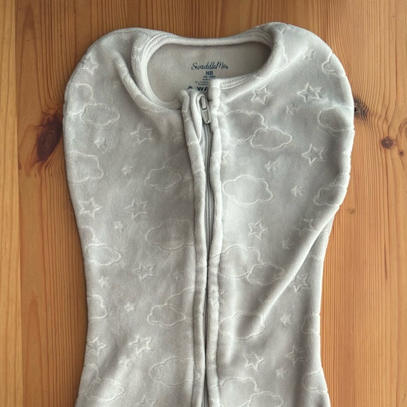 SwaddleMe Other - Swaddle me newborn zip-up swaddle